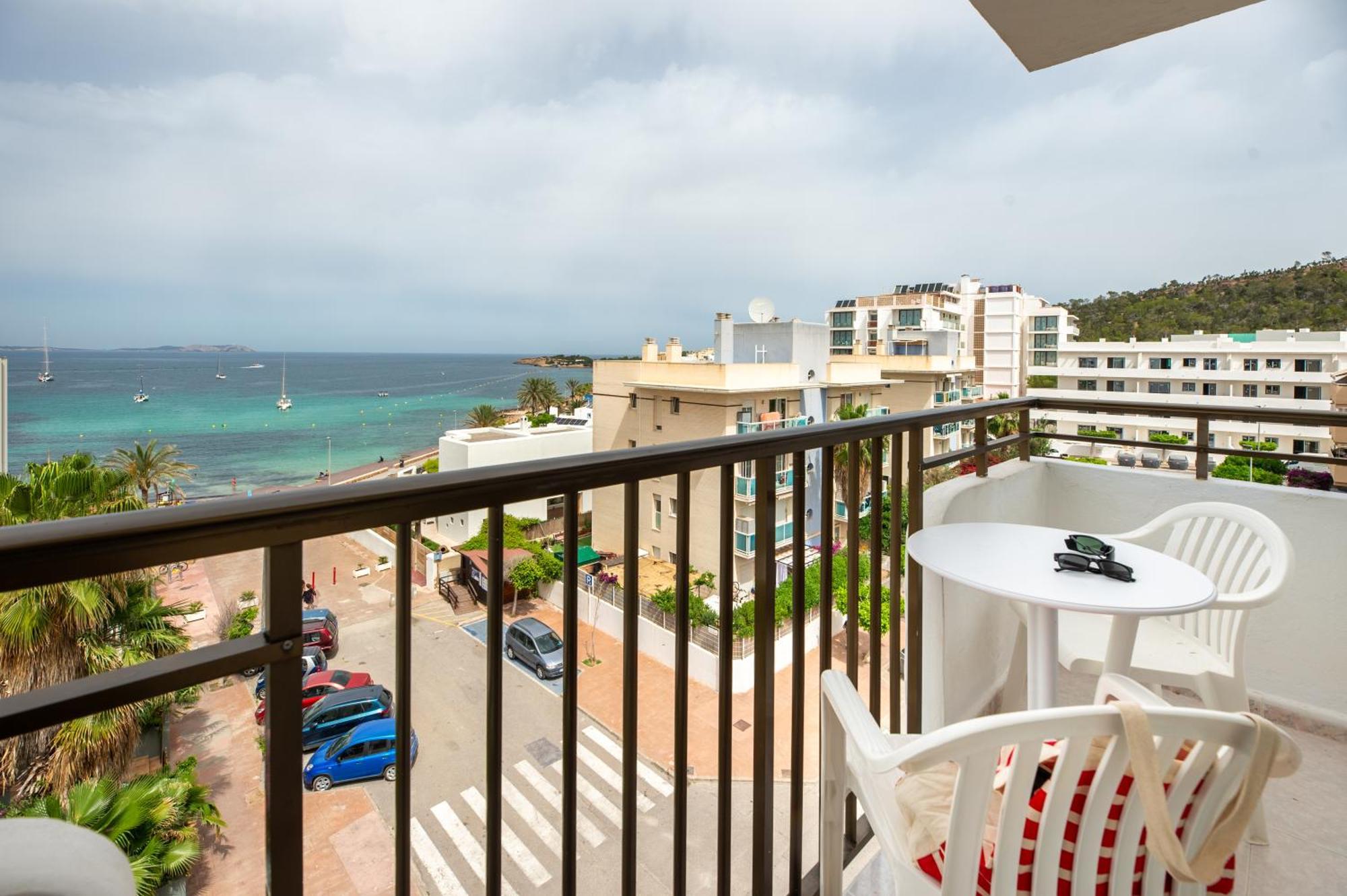 Vibra Calima Apartamentos - Adults Only Sant Antoni de Portmany Exterior foto